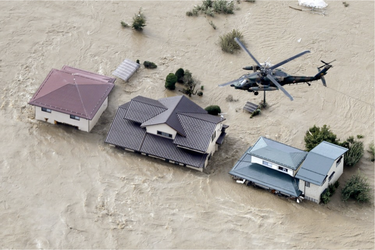 Nhật triển khai 27.000 binh lính và nhân viên cứu hộ giúp dân vượt qua lũ lụt - Ảnh 3.