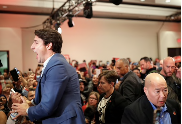 Thủ tướng Canada mặc áo chống đạn khi... tranh cử - Ảnh 1.