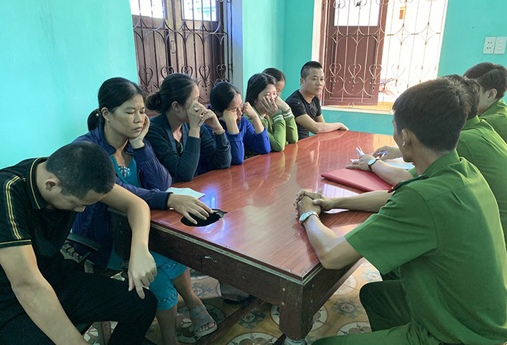 Quảng Bình tạm giữ 25 người về hành vi đánh bạc qua mạng - Ảnh 1.