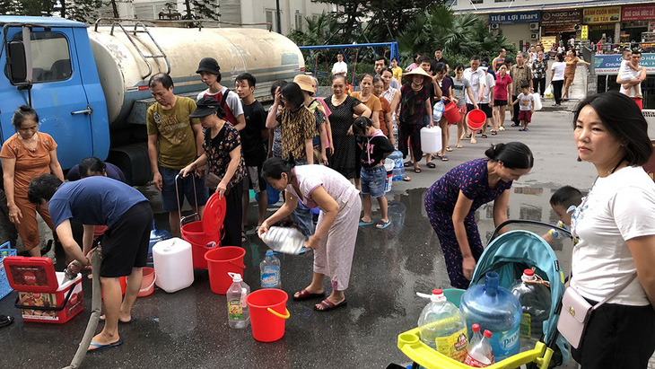 Nước sạch ở Hà Nội nhiễm dầu thải? - Ảnh 1.