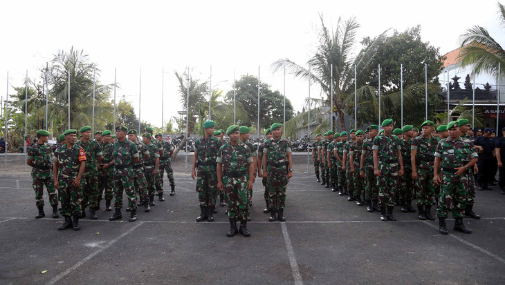 Hàng trăm cảnh sát và quân đội bảo vệ trận Indonesia - Việt Nam - Ảnh 2.