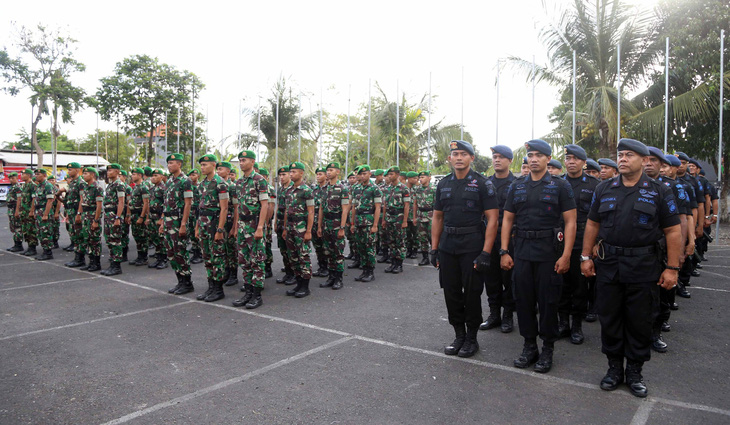 Hàng trăm cảnh sát và quân đội bảo vệ trận Indonesia - Việt Nam - Ảnh 3.