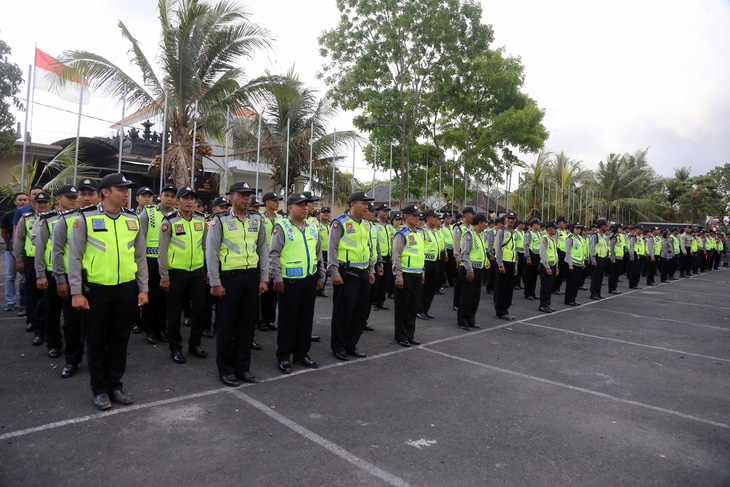 Hàng trăm cảnh sát và quân đội bảo vệ trận Indonesia - Việt Nam - Ảnh 4.