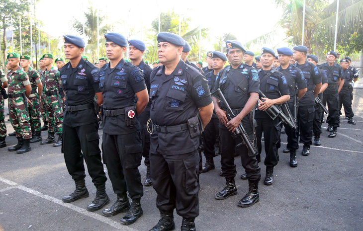 Hàng trăm cảnh sát và quân đội bảo vệ trận Indonesia - Việt Nam - Ảnh 7.