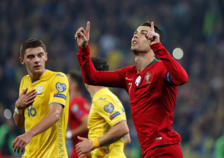 Bồ Đào Nha thất bại trong ngày Ronaldo có bàn thắng thứ 700 - Ảnh 1.