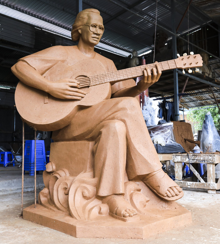 Đề xuất dựng tượng nhạc sĩ Trịnh Công Sơn bên bờ biển Quy Nhơn - Ảnh 1.