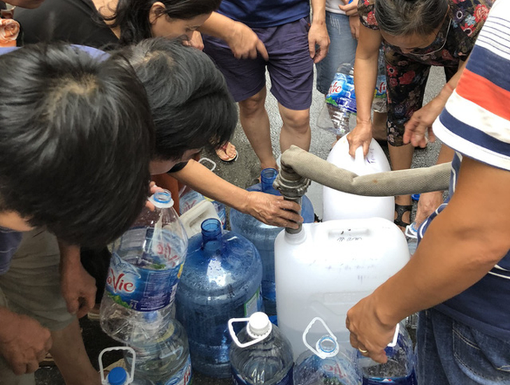 Công ty nước sạch Sông Đà xin lỗi người dân và miễn tiền nước 1 tháng - Ảnh 2.