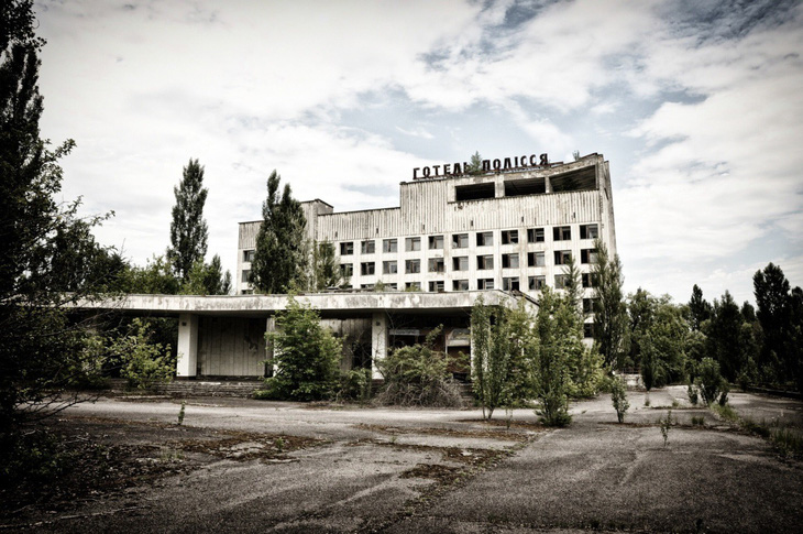 Ukraine mở cửa phòng điều khiển lò phản ứng hạt nhân Chernobyl - Ảnh 1.