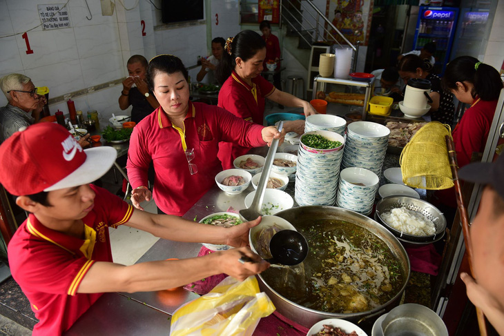 Sài Gòn có phở Tàu Bay, ăn tô xe lửa cả ngày... chán cơm - Ảnh 3.