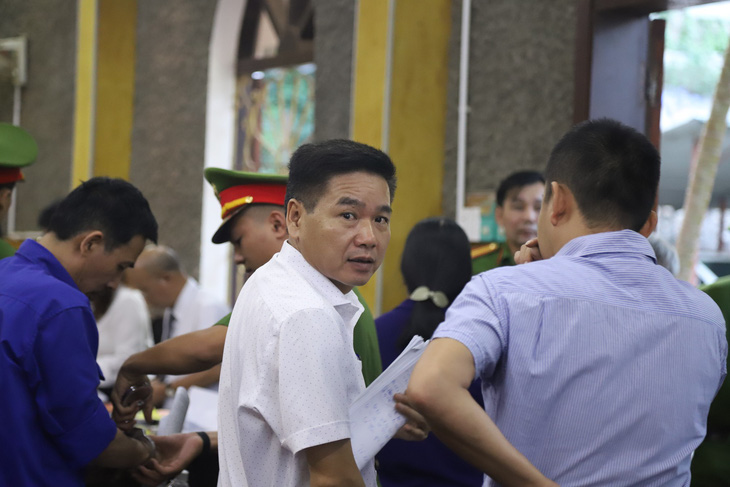 Cựu phó giám đốc Sở GD-ĐT tỉnh Sơn La khai bị ép cung - Ảnh 1.
