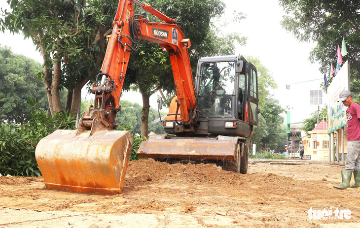 TP Vinh thay hơn 300 cây xanh làm phố đi bộ, dân tiếc nuối - Ảnh 6.