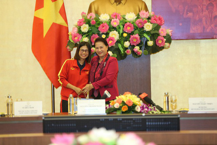 Chủ tịch Quốc hội Nguyễn Thị Kim Ngân: Thành tích của bóng đá nữ khiến bóng đá nam phải mơ ước - Ảnh 4.