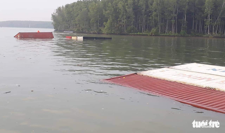 Tàu container chìm ở sông Lòng Tàu, Cần Giờ - Ảnh 1.