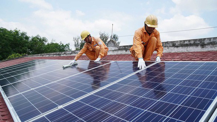 EVN vay 37 triệu USD xây điện mặt trời trên hồ Đa Mi - Ảnh 1.