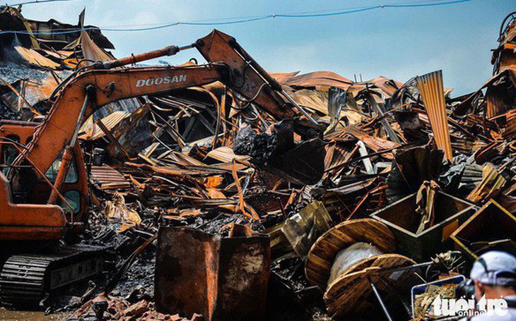 Hơn 1.800 tấn chất thải đã được thu gom sau vụ cháy Công ty Rạng Đông