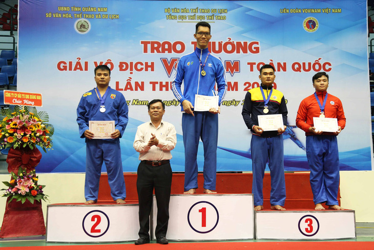 Võ sĩ cao 2,20m giành HCV Vovinam quốc gia - Ảnh 1.