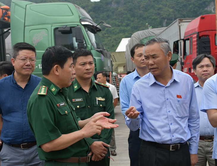 500 xe container nông sản ùn tắc ở cửa khẩu Tân Thanh - Ảnh 2.