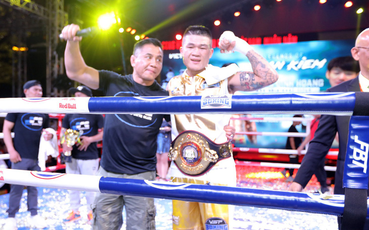 Đánh bại võ sĩ Hàn Quốc, Trương Đình Hoàng giành đai WBA Đông Á