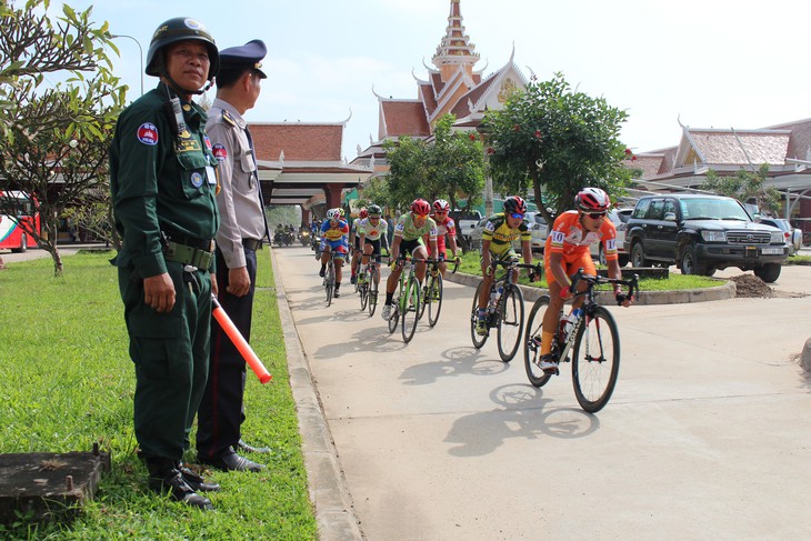 Tay đua người Tây Ban Nha giúp ê-kíp TP.HCM thắng lớn tại Campuchia - Ảnh 1.