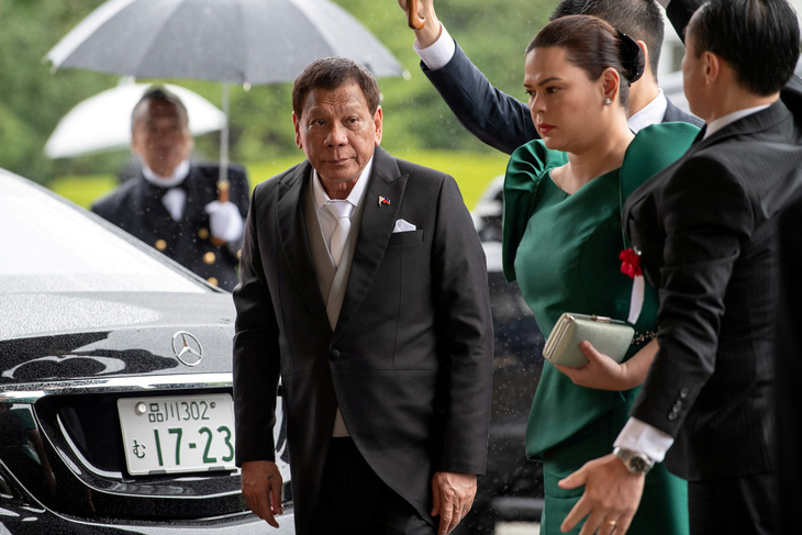 Ông Duterte rời lễ đăng cơ của Nhật hoàng vì đau lưng khôn thấu - Ảnh 1.