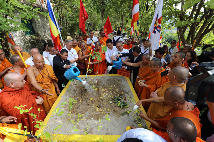 Hành hương Phật giáo 5 nước dọc sông Mekong đến Điện Biên, lan toả lòng nhân ái - Ảnh 1.