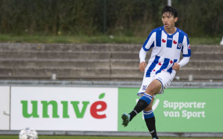 Văn Hậu công thủ toàn diện giúp Jong Heerenveen thắng 3-1