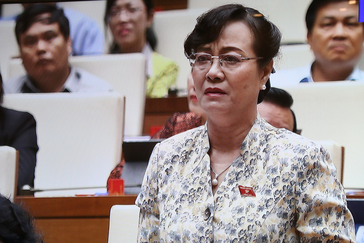 Bà Nguyễn Thị Quyết Tâm rơi nước mắt nói về lương và giờ làm thêm của công nhân - Ảnh 1.