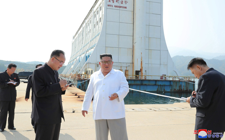 Ông Kim Jong Un ra lệnh đập hết biệt thự Hàn Quốc trên núi Kim Cương