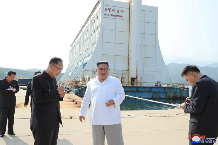 Ông Kim Jong Un ra lệnh đập hết biệt thự Hàn Quốc trên núi Kim Cương - Ảnh 1.