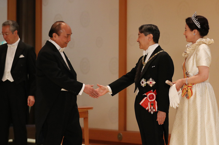 Thủ tướng kết thúc tốt đẹp chuyến tham dự lễ đăng quang của Nhật hoàng - Ảnh 1.