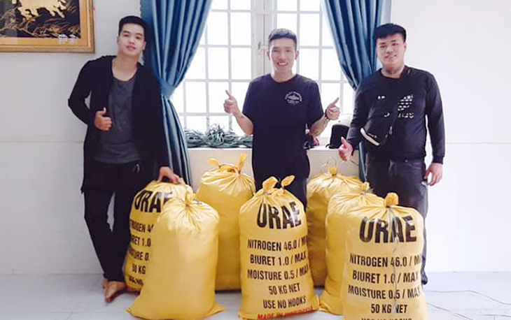 Sinh viên đại học Duy Tân làm từ thiện và hỗ trợ người gặp nạn - Ảnh 2.
