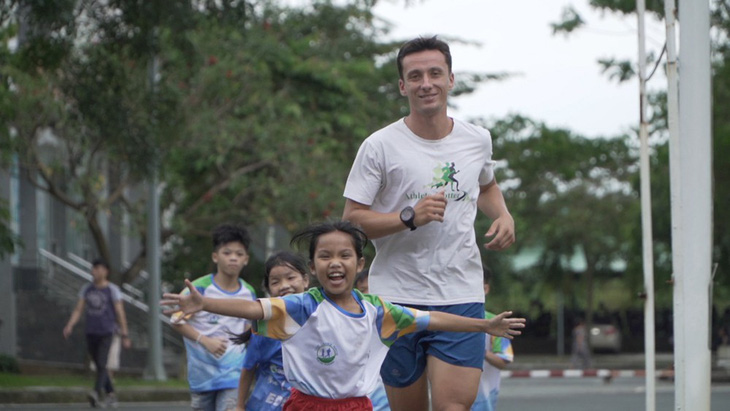 Truyền cảm hứng từ việc chạy tại Revive Marathon xuyên Việt - Ảnh 3.
