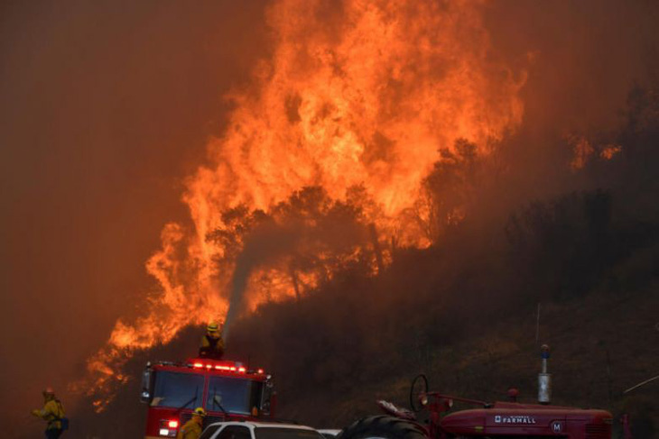 9 đám cháy bủa vây vùng bắc California - Ảnh 2.