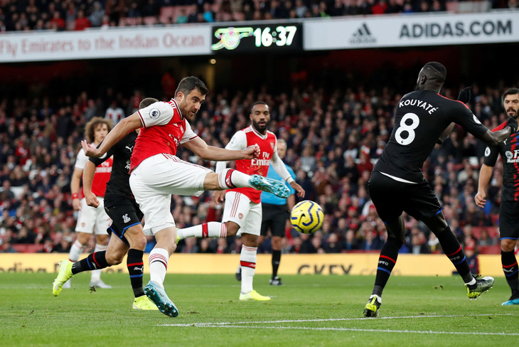 Dẫn trước 2-0, Arsenal vẫn không thắng được Crystal Palace - Ảnh 1.