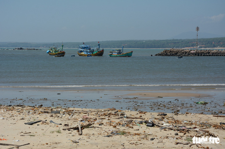 Phan Thiết: Tàu ra vào gặp khó vì cảng bồi lấp - Ảnh 3.