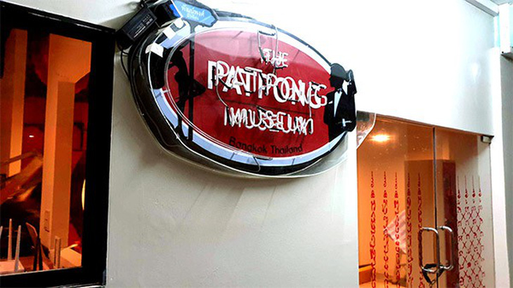 Mở cửa bảo tàng lịch sử phố đèn đỏ Patpong ở Bangkok - Ảnh 1.