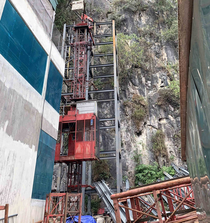 Hà Giang yêu cầu kiểm tra dự án khu du lịch Lũng Cú và thang máy ở Đồn Cao - Ảnh 1.