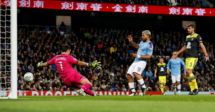 Aguero lập cú đúp, M.C hạ Southampton vào tứ kết Cúp Liên đoàn - Ảnh 3.