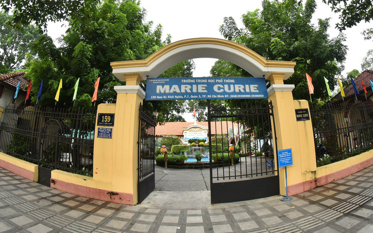 Học sinh Trường Marie Curie bị chém đứt gân tay: bắt nguồn từ mâu thuẫn của 2 nữ sinh