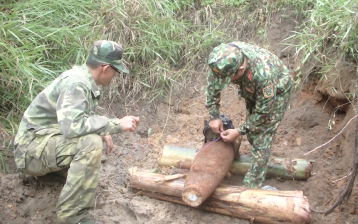 Video: Hủy nổ thành công quả bom nặng 114kg sót lại sau chiến tranh