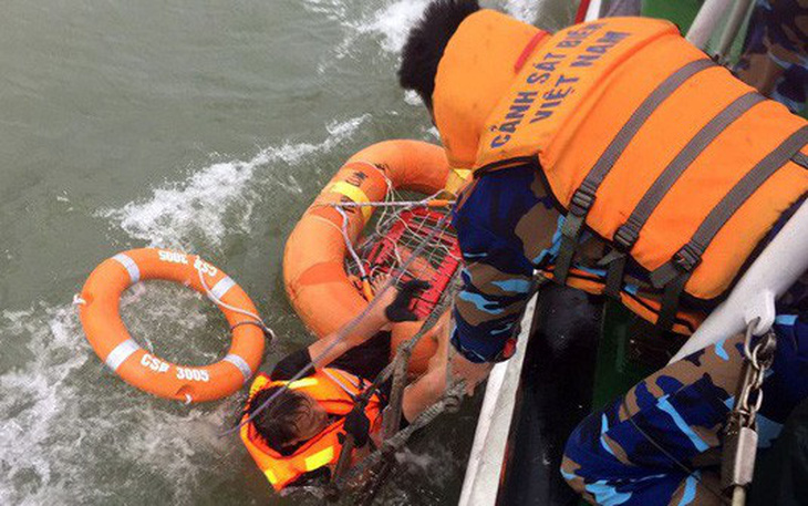 Cứu được 12 người mất tích trên biển do tàu hàng chìm