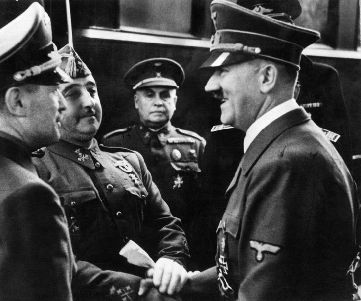 Trùm phát xít Hitler từng được đề cử Nobel hòa bình - Ảnh 1.
