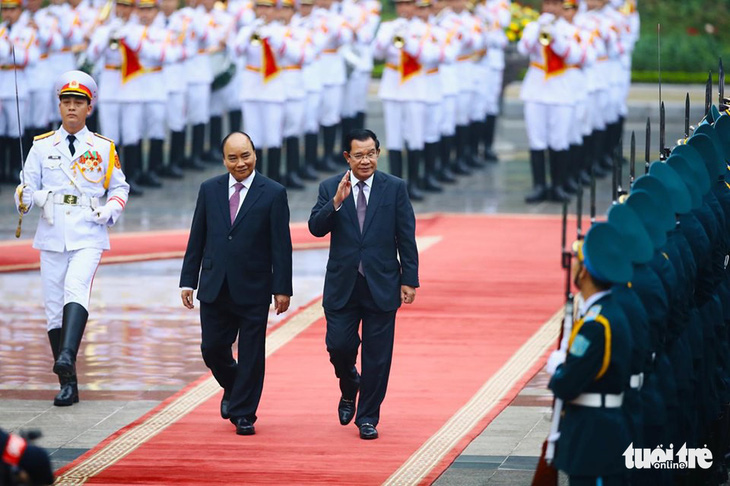Thủ tướng Campuchia Hun Sen bắt đầu thăm chính thức Việt Nam - Ảnh 2.