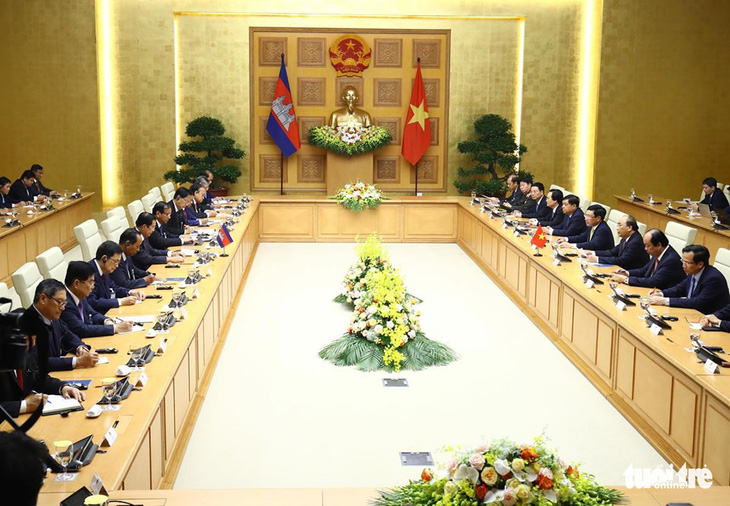 Thủ tướng Campuchia Hun Sen bắt đầu thăm chính thức Việt Nam - Ảnh 3.
