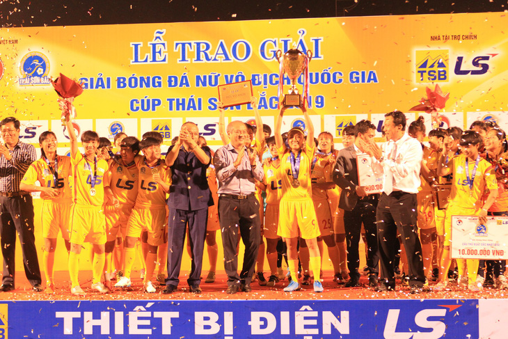 CLB Hà Nội giành ngôi á quân bóng đá nữ vô địch quốc gia 2019 - Ảnh 1.