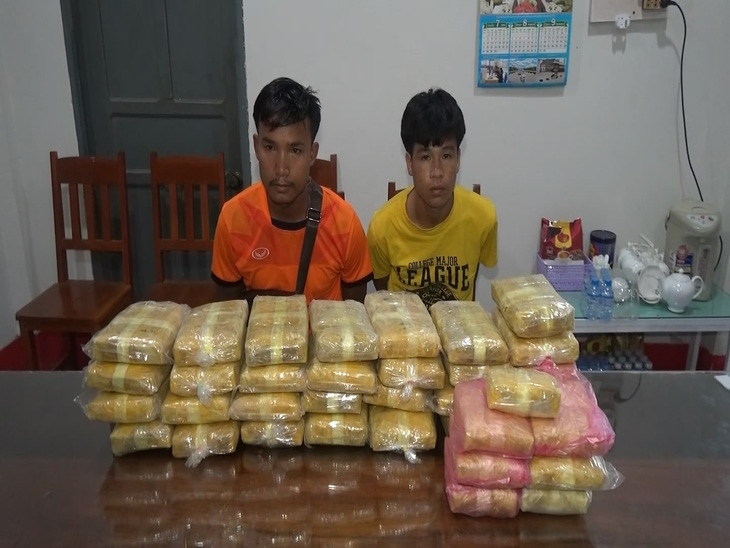 Biên phòng bắt vụ vận chuyển 215.000 viên ma túy ở biên giới Việt - Lào - Ảnh 1.