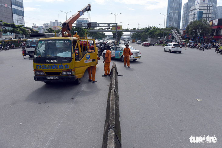 Giao thông xáo trộn ngày đầu đóng nút giao Nguyễn Văn Thương - Điện Biên Phủ - Ảnh 5.