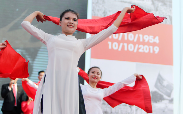 Tái hiện lễ chào cờ lịch sử đầu tiên khi Hà Nội được giải phóng - Ảnh 9.