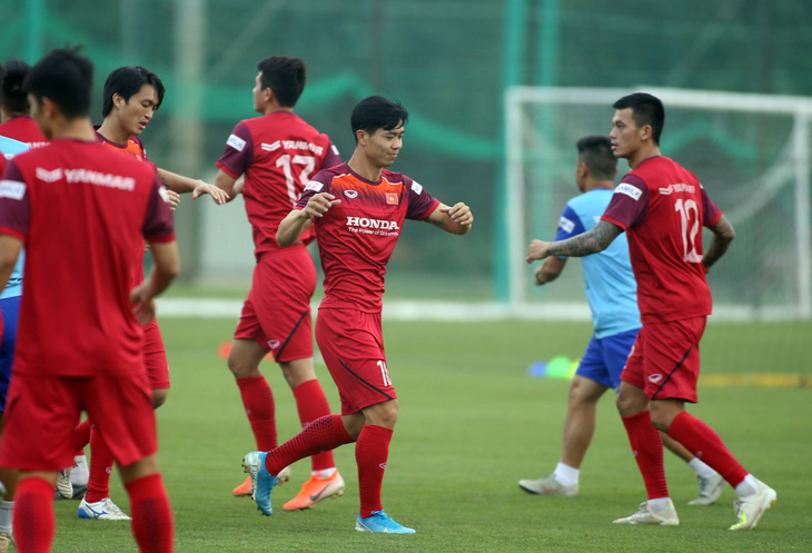 Công Phượng tập buổi đầu tiên cùng đội tuyển Việt Nam - Ảnh 2.