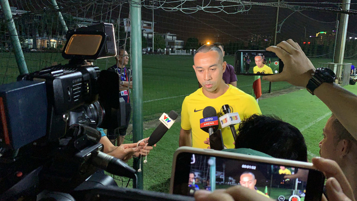 HLV và cầu thủ Malaysia làm lơ truyền thông Việt Nam - Ảnh 3.